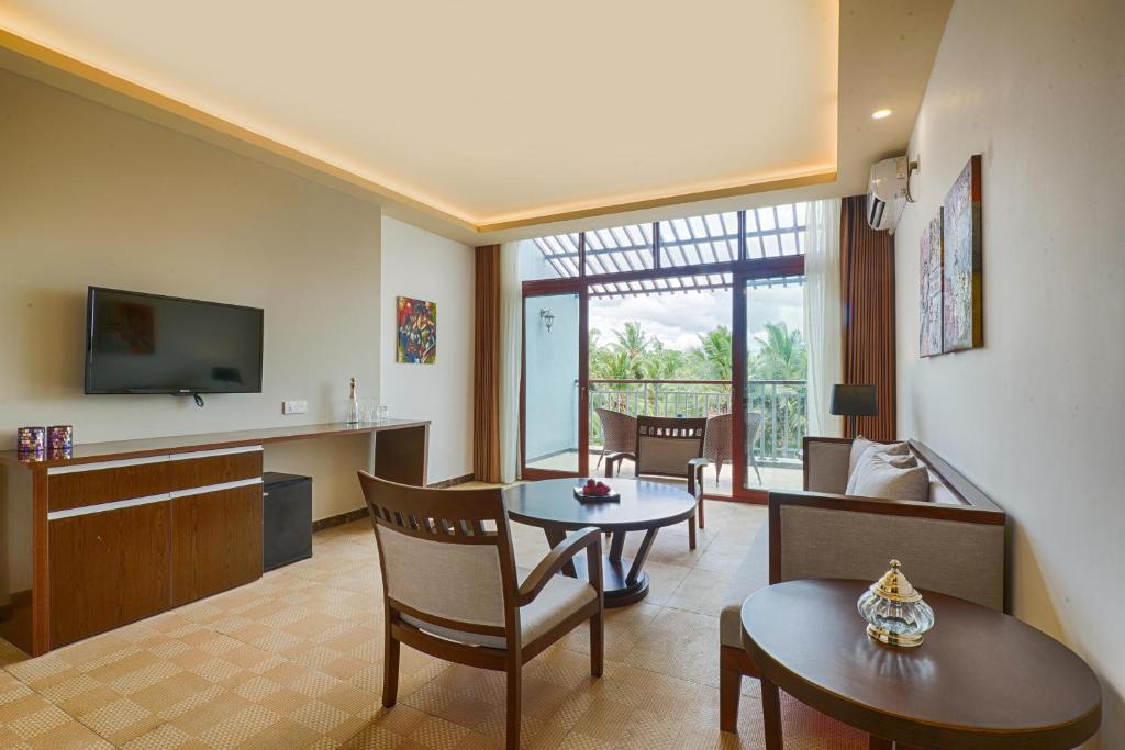 TV a/nebo společenská místnost v ubytování Jie Jie Beach Hotel