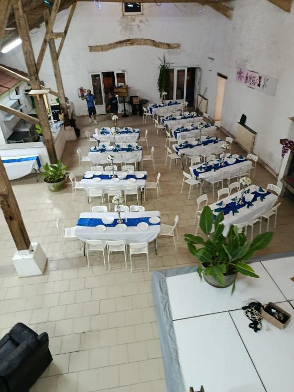 an overhead view of a banquet hall with tables and chairs at Sky and Bel Air in Saint-Philbert-de-Bouaine