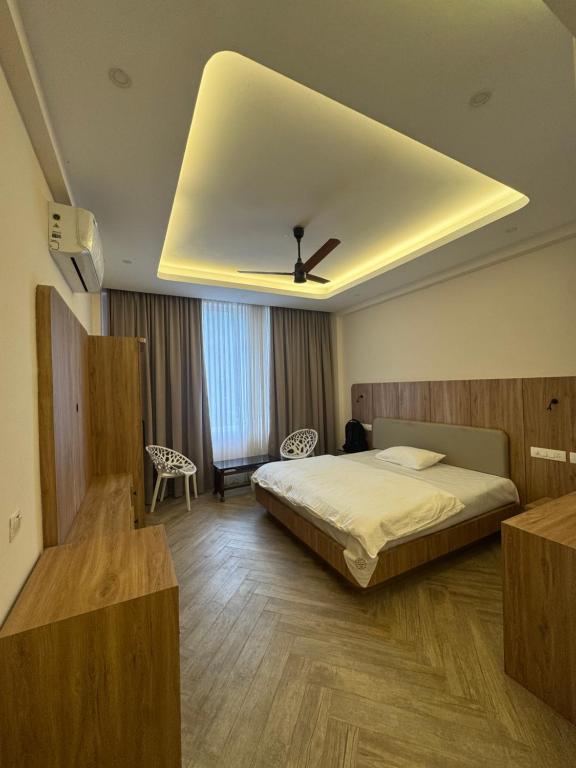 a bedroom with a bed and a ceiling at Vintage Bak Holidays in Vythiri