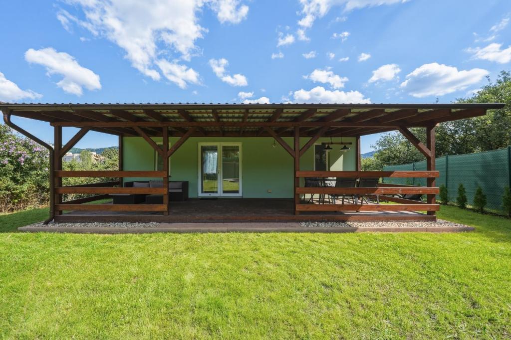 a pavilion with a roof on a green lawn at NATALiHAUS in Děčín