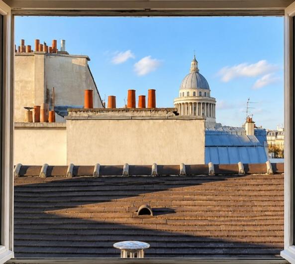 Charming apt steps from Notre-Dame & the Seine