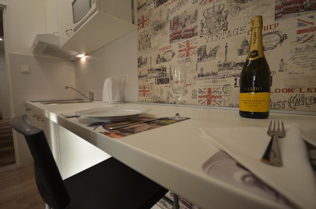 Nápoje v ubytovaní Downtown Luxury Apartment