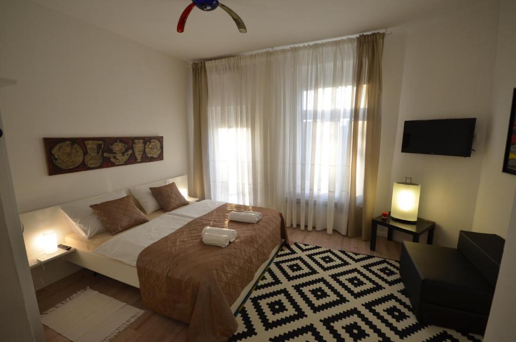 Posteľ alebo postele v izbe v ubytovaní Downtown Luxury Apartment
