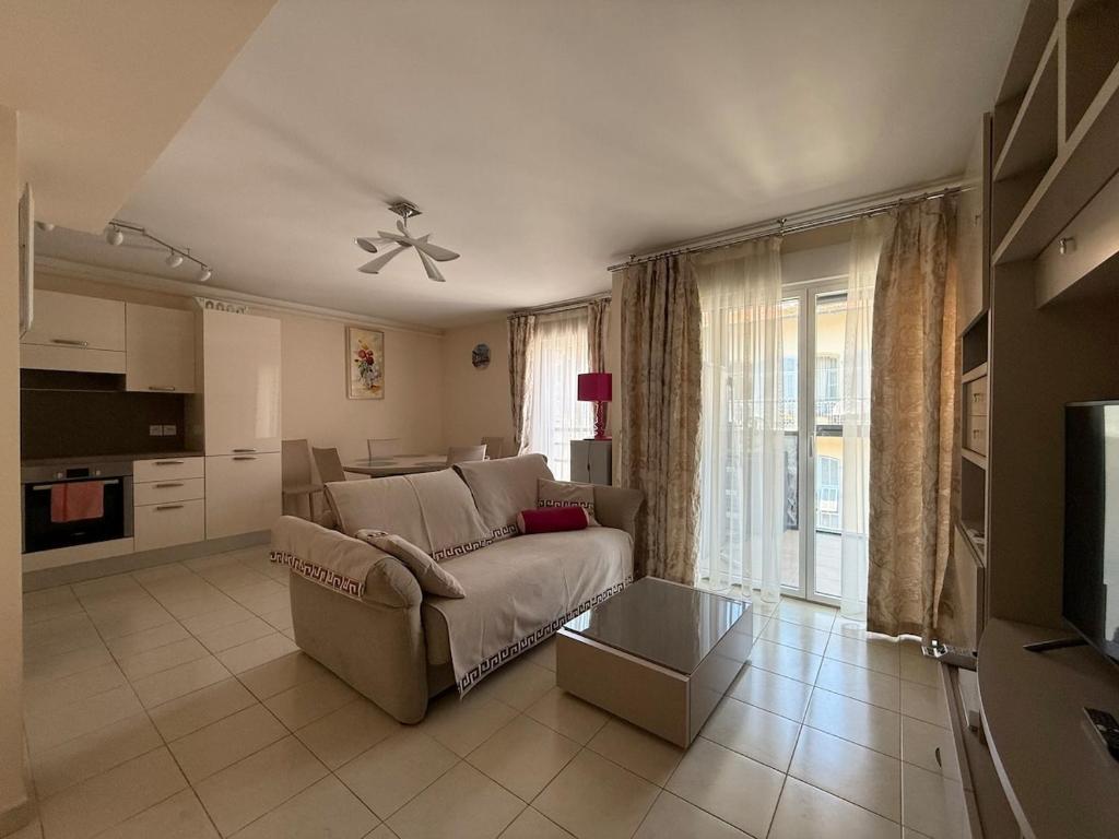 Nice Centre - 2 chambres, balcons, parking privé