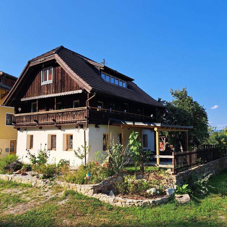 a large house with a wooden roof at "Hisel-Haus" in Techelsberg am Worthersee