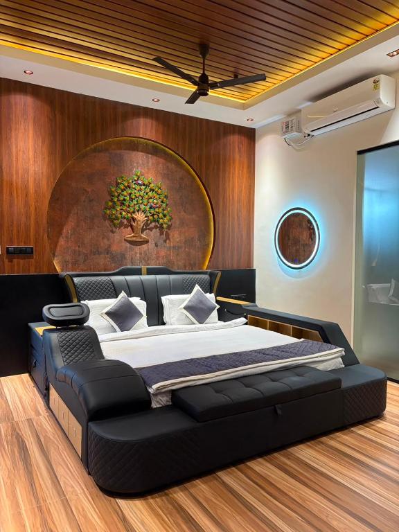 a large bed in a room with a painting on the wall at Sri Vasavi Regency in Mahabalipuram