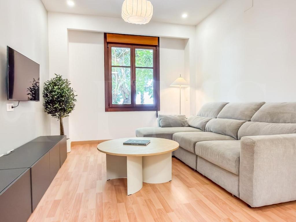 Contemporary 3BR Soho Apartment REMS