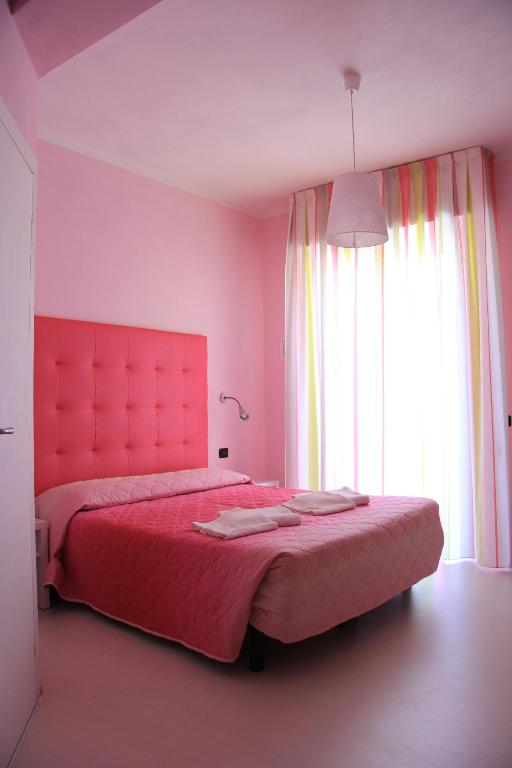 Postel nebo postele na pokoji v ubytování Hotel Leonardo