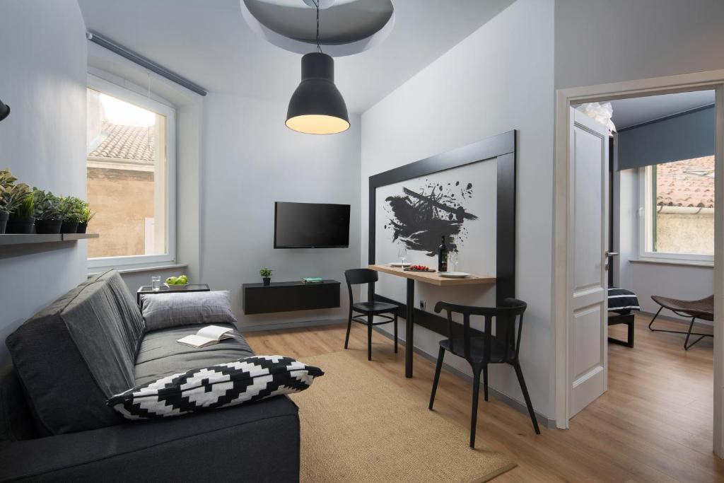 TV a/nebo společenská místnost v ubytování Studio Apartments River