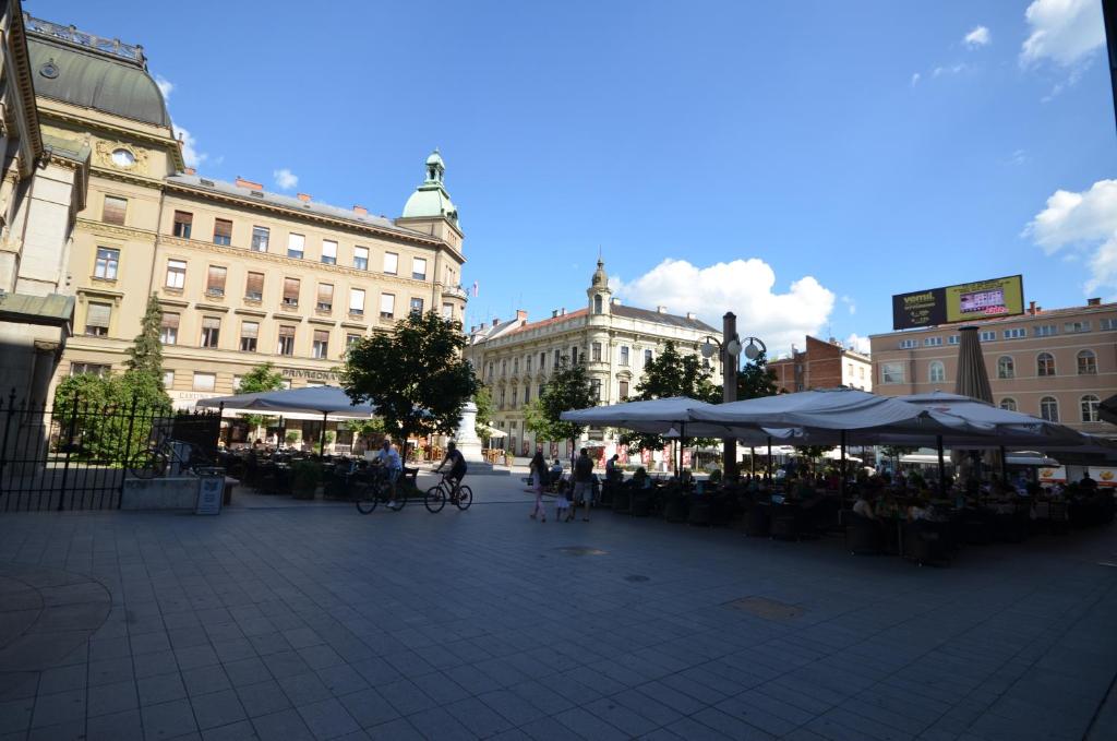 Výhľad na mesto Záhreb alebo výhľad na mesto priamo z apartmánu