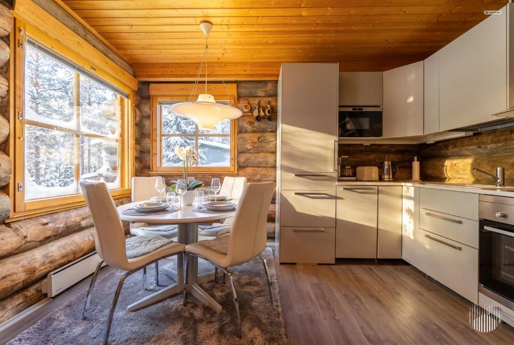 a kitchen and dining room with a table and chairs at HilleVilla by Holiday in Lapland in Ylläsjärvi