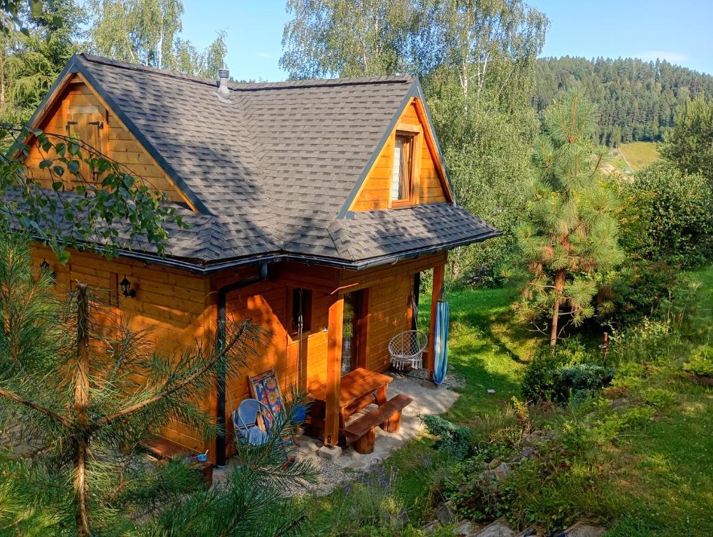 an overhead view of a wooden house with a porch at Brzozowy Zakątek -Chatka Stokrotka in Krynica Zdrój