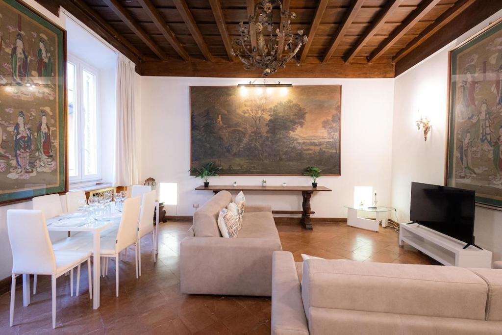 Trevi Heritage Loft, Modern and Roman Charm