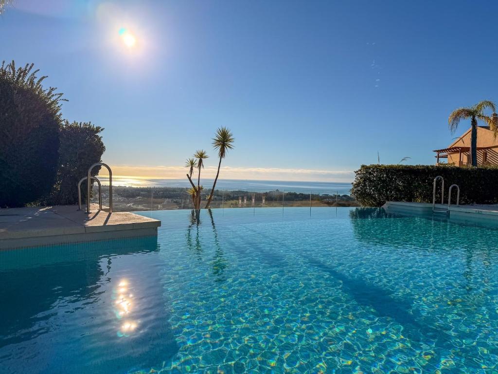 Luxury 2Bed Apartment with Sea Views in Benahavís