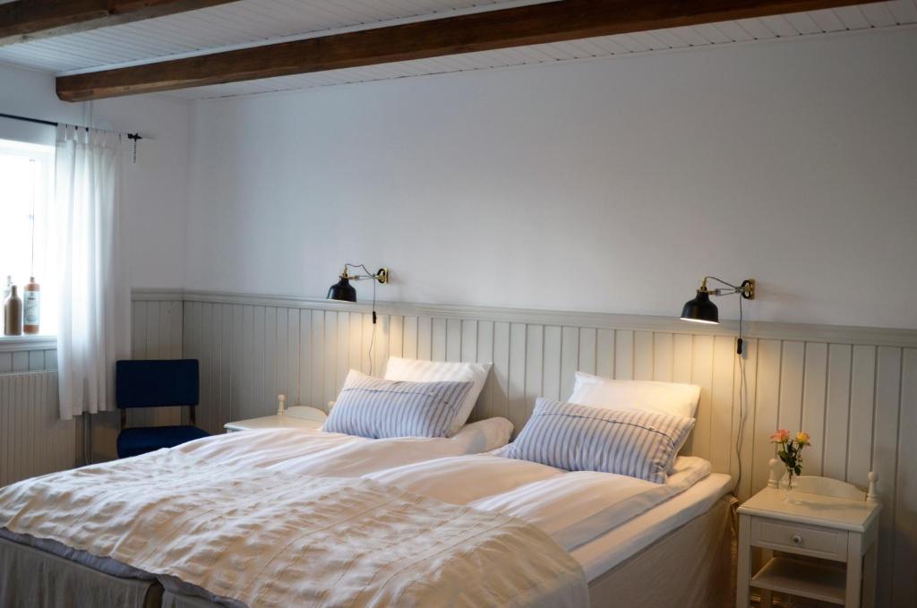 Postel nebo postele na pokoji v ubytování Torsborgs Gård
