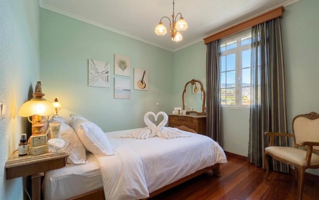 a bedroom with a bed with a towel on it at Vila Boehémia in Canhas