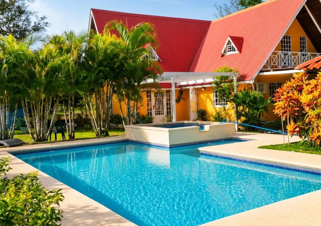 an image of a swimming pool in front of a house at Villa Edallys in Capira