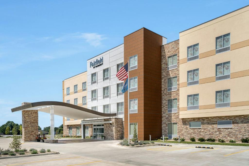 an image of the front of a hotel at Fairfield by Marriott Inn & Suites Mattoon in Mattoon