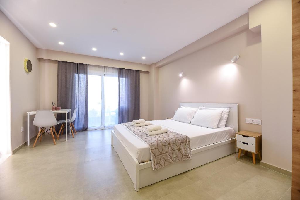 Golden Sun mini suites - 8 minutes from Athens Airport