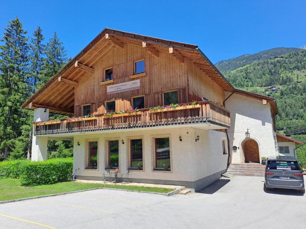 a house with a wooden roof with a balcony at Haus Planegg XL in Rangersdorf
