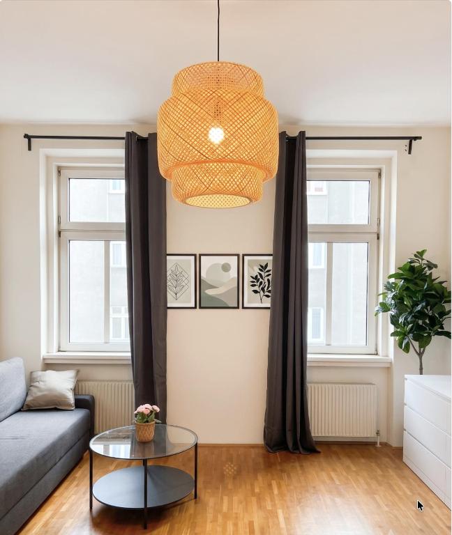 Central 3-Bedroom Apartment with Free Parking