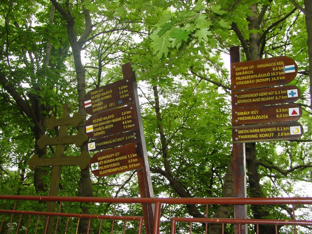 Fotografie z fotogalerie ubytování Platán Panzió v destinaci Dobogoko