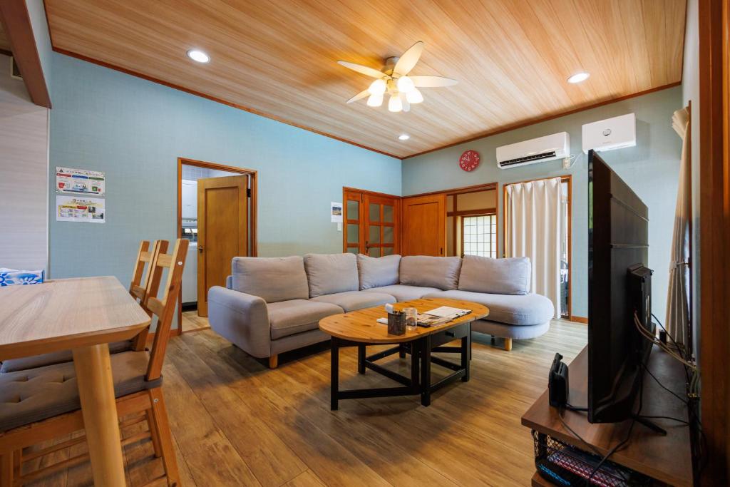 a living room with a couch and a table at ネバーランド伊豆 Neverland IZU in Ito