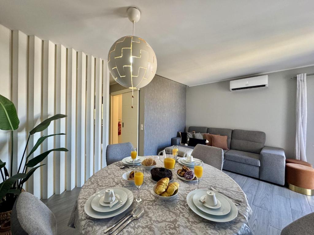 Faro Modern by Homing