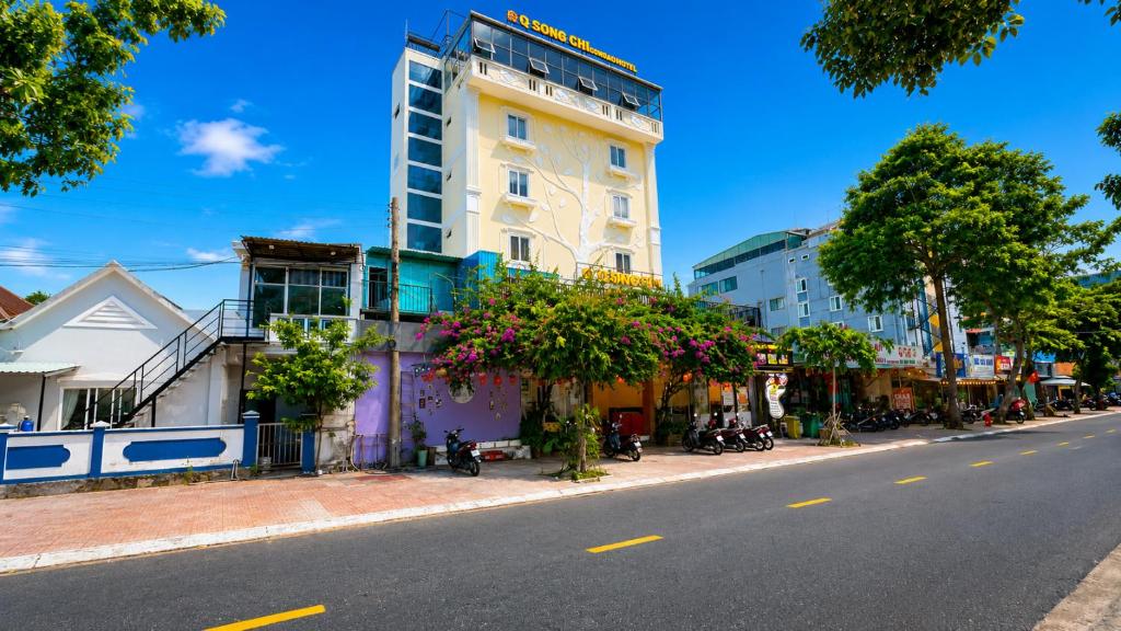a tall building on the side of a street at Q Song Chi Côn Đảo Hotel in Con Dao