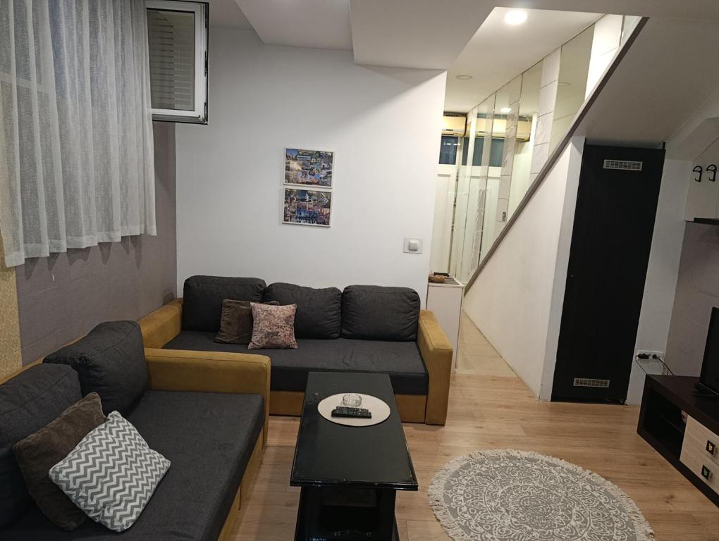 a living room with a couch and a table at Apartman Centar 2 in Kruševac