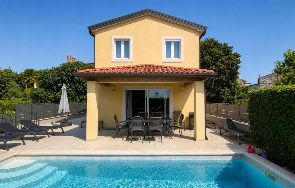 Stunning Home In Porec