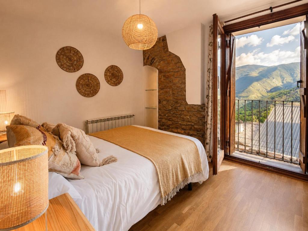 a bedroom with a bed and a large window at Casa Jonico in Montardit