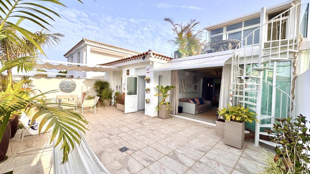 Boho Villa Beach & Heated Pool