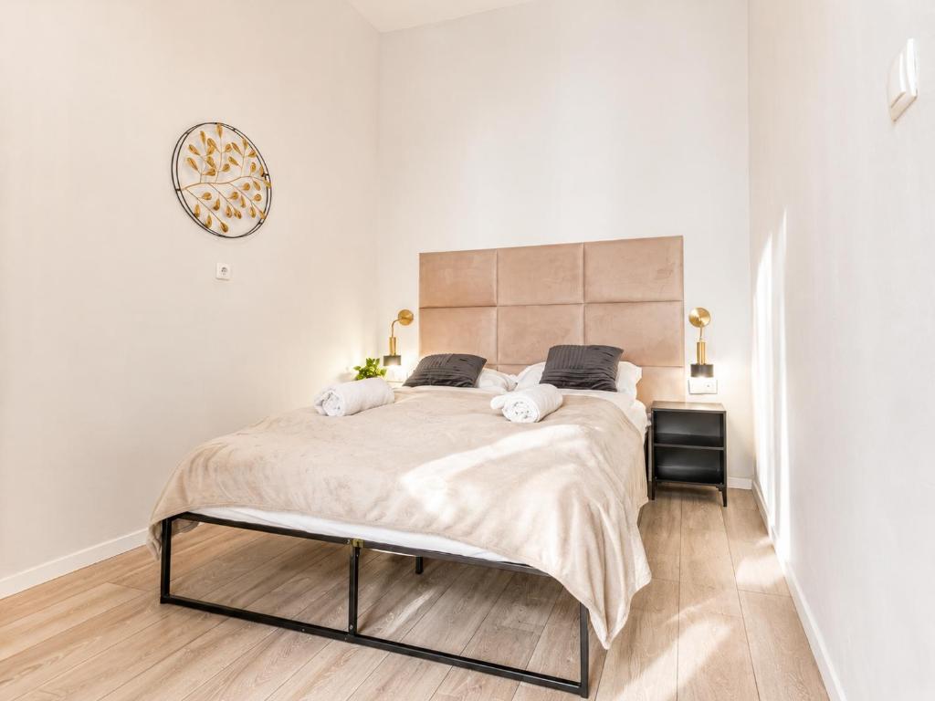 Lovely 2BR &1 LR Prime Location In Vienna