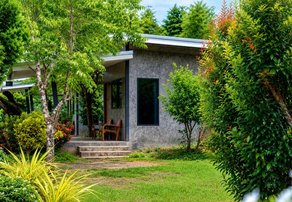 a home with a stone house with a garden at บ้านสราญรัตน์ in Ban On Luai