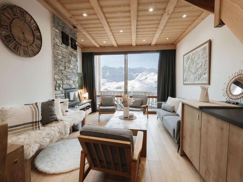 Appt 10 pers rénové, calme, balcon sud, cheminée, Wi-Fi, proche pistes