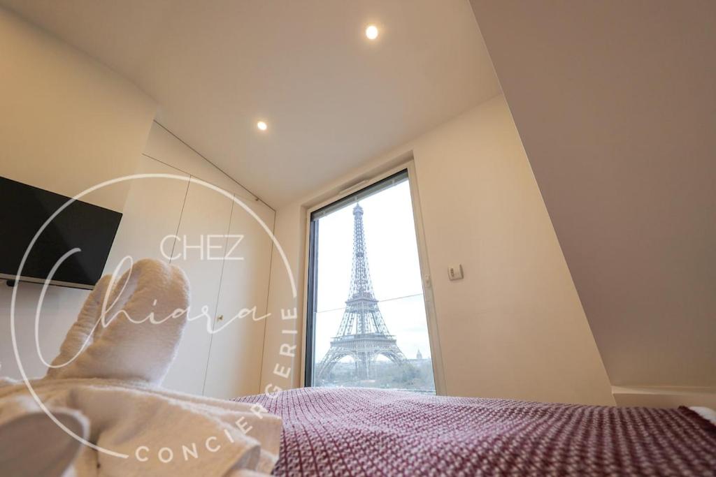 Eiffel Tower like a dream