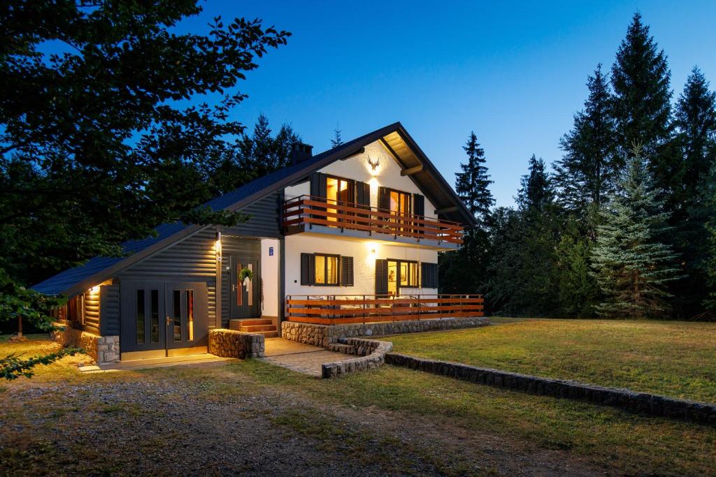 Chalet Mint - Housity