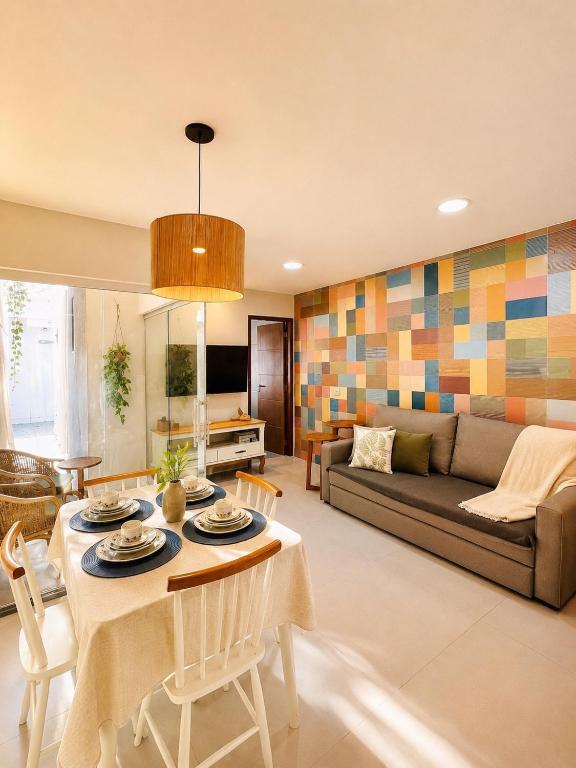 a living room with a table and a couch at Recanto Serra e Mar in Angra dos Reis