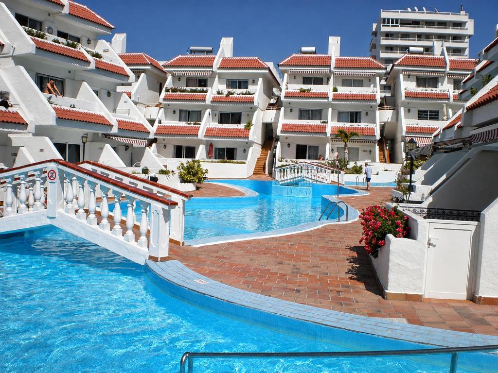Arona 2-Bed Apt Sleeps 5 with Pool & Parking