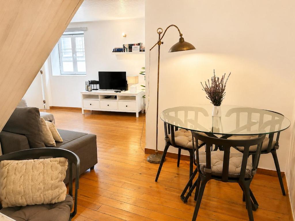 Alfama Summer Balcony Cozy in Historic Heart