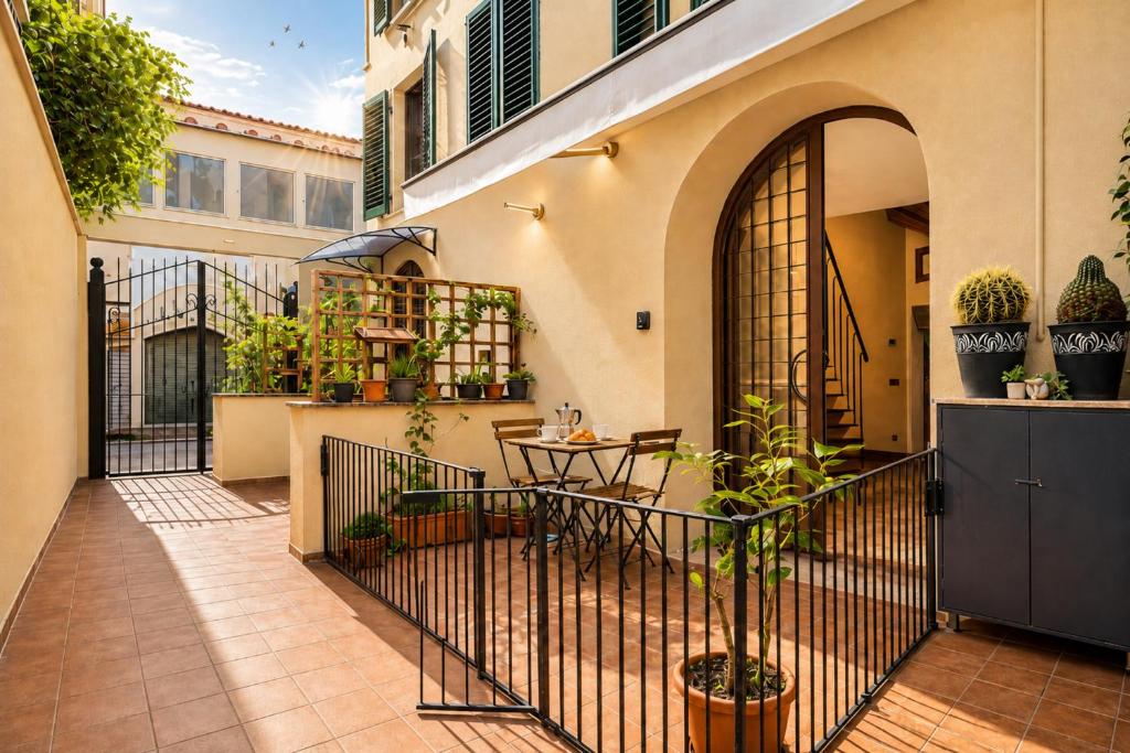 The Glassbridge - Design Loft con Patio Privato vicino Stazione e Tram