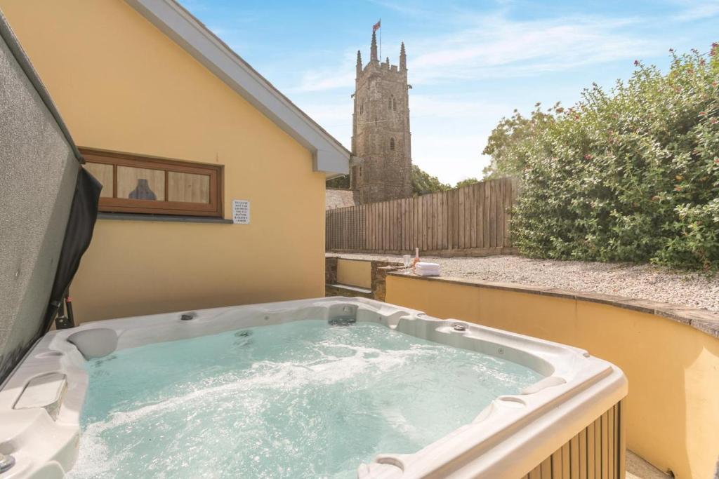 a hot tub in the backyard of a house at 2 Bed in Bideford oc-32240 in Parkham