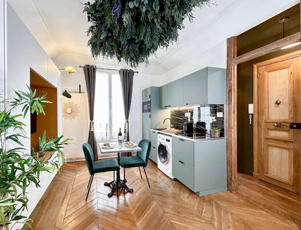 Sumptuous flat with lift near Opera