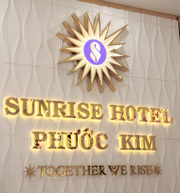 a sign that reads sunrise hotel phuedico khm at Sunrise Hotel Phước Kim in Bạc Liêu