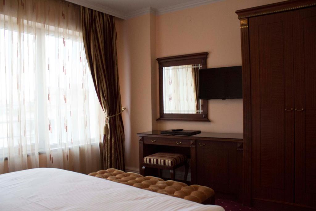 Postel nebo postele na pokoji v ubytování Stone Bridge Hotel