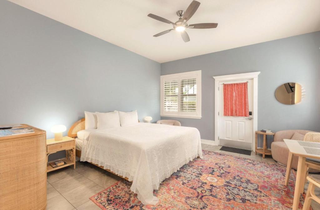 a bedroom with a bed and a ceiling fan at Sunny Side Cottages in Dunedin