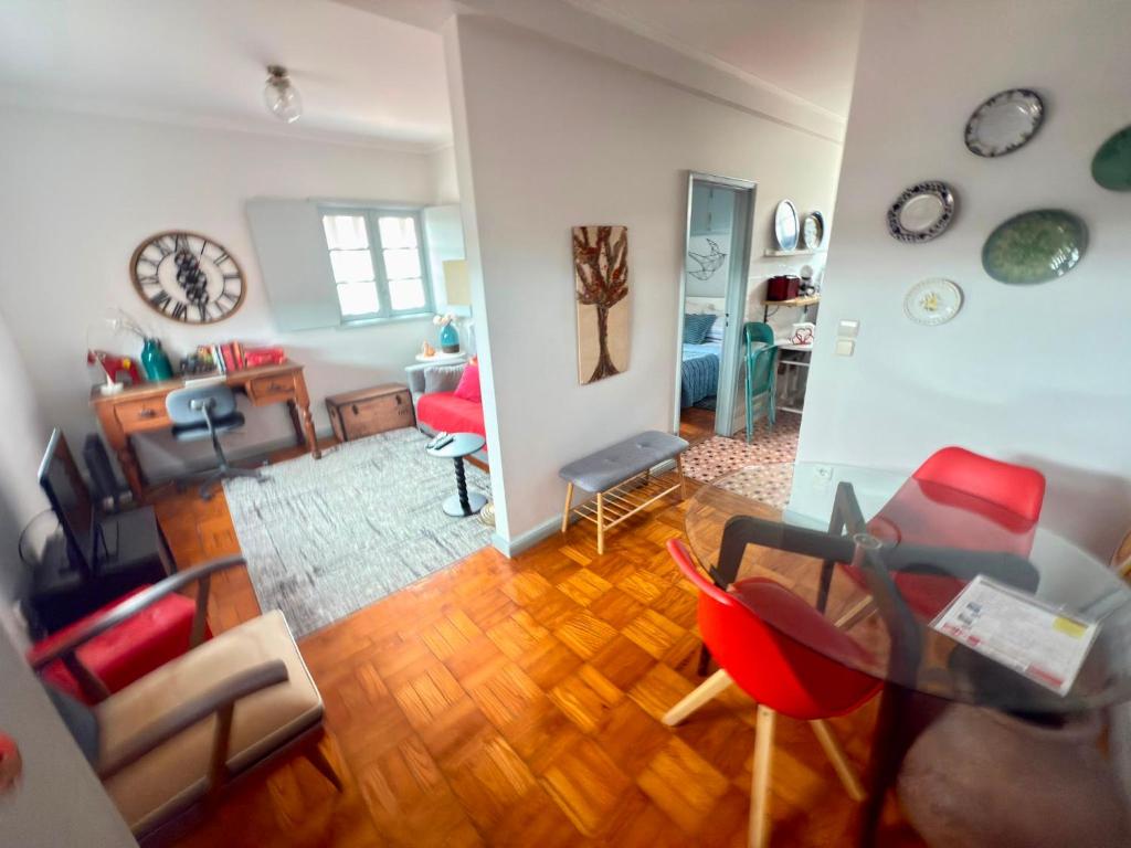 Central Charming Top Floor