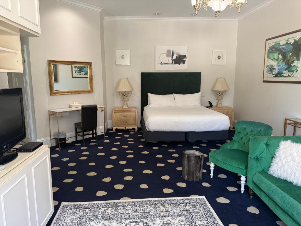 The Sterling Hotel - King Suite