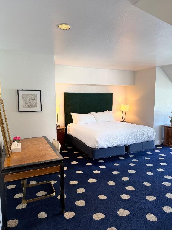 The Sterling Hotel - Junior Suite